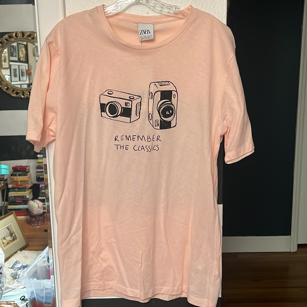 Men’s camera pink tshirt